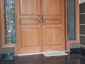 Rumah Mewah Strategis Pinggir Jalan Raya Cocok Usaha Di Area Cibubur Jakarta Timur