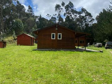 HACIENDA DE 13 HECTÁREAS EN VENTA EN LASSO. PERFECTA PARA FLORICULTORES. TOTALMENTE PLANA.