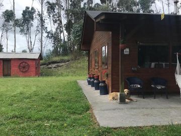 HACIENDA DE 13 HECTÁREAS EN VENTA EN LASSO. PERFECTA PARA FLORICULTORES. TOTALMENTE PLANA.