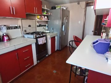 VENTA CASA RENTERA 3 PLANTAS - PARQUEADEROS - FERROVIARIA - SUR DE QUITO - ESTADIO LA BATEA - FORESTAL BAJA