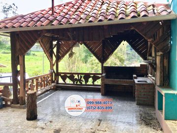 Villa Rústica con Amplio Terreno de Oportunidad en Venta, Sector El Valle C1029