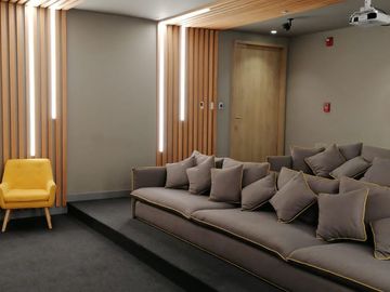 SUITE EN VENTA EN EL EDIFICIO ONE, SECTOR LA CAROLINA