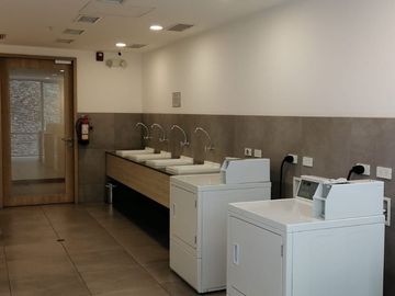 SUITE EN VENTA EN EL EDIFICIO ONE, SECTOR LA CAROLINA