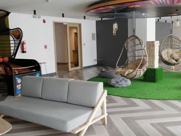 SUITE EN VENTA EN EL EDIFICIO ONE, SECTOR LA CAROLINA