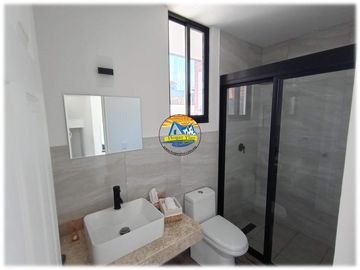 Casa con alberca privada, 3 recámaras, residencial con vigilancia