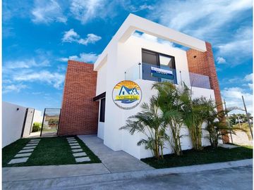 Casa con alberca privada, 3 recámaras, residencial con vigilancia