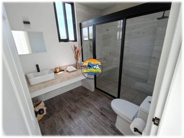 Casa con alberca privada, 3 recámaras, residencial con vigilancia