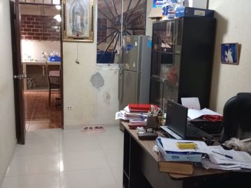 OPORTUNIDAD ÚNICA VENTA DE CASA DE DOS PISOS!!