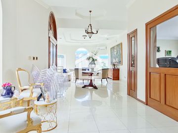Casa de Venta con Piscina en La Carolina, Machala