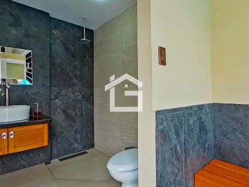 Casa de Venta con Piscina en La Carolina, Machala