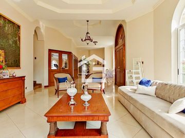 Casa de Venta con Piscina en La Carolina, Machala
