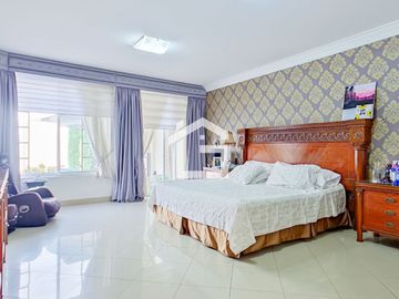Casa de Venta con Piscina en La Carolina, Machala
