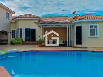 Casa de Venta con Piscina en La Carolina, Machala