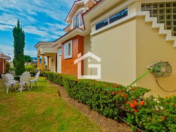Casa de Venta con Piscina en La Carolina, Machala