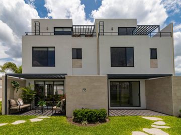Casa en condominio con alberca en Cuernavaca
