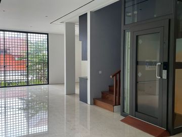 Rumah Mewah 4 Lantai Plus Pool di Pondok Indah 12179-MK 0811111----