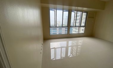 3 Bedroom Condo For Sale in BGC North Across Uptown Mall Rent To Own 5% Move-in