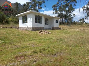 Venta de casa de campo con terreno en Otavalo sector Agato Yaculoma, 3.951 m2