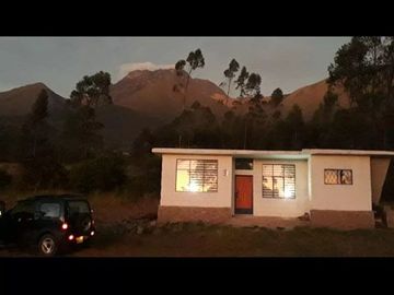 Venta de casa de campo con terreno en Otavalo sector Agato Yaculoma, 3.951 m2