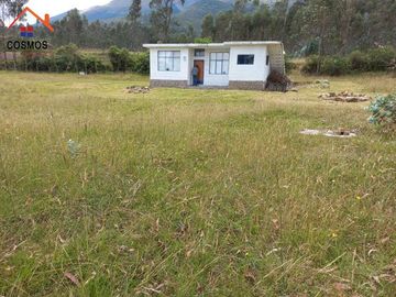 Venta de casa de campo con terreno en Otavalo sector Agato Yaculoma, 3.951 m2