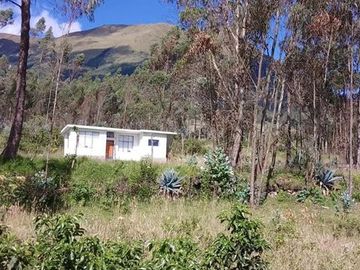 Venta de casa de campo con terreno en Otavalo sector Agato Yaculoma, 3.951 m2