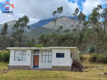 Venta de casa de campo con terreno en Otavalo sector Agato Yaculoma, 3.951 m2
