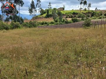 Venta de casa de campo con terreno en Otavalo sector Agato Yaculoma, 3.951 m2