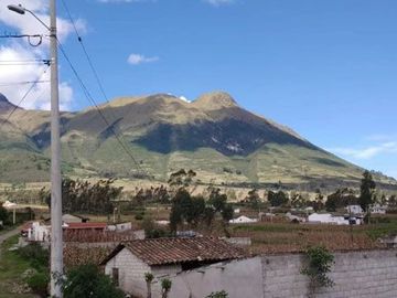 Venta de casa de campo con terreno en Otavalo sector Agato Yaculoma, 3.951 m2