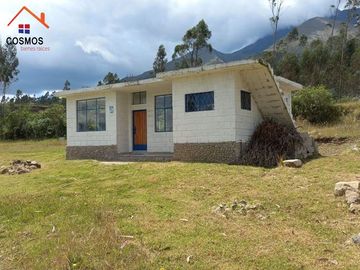 Venta de casa de campo con terreno en Otavalo sector Agato Yaculoma, 3.951 m2