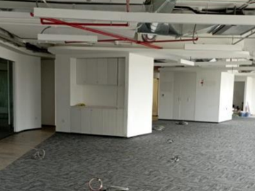 ALQUILER DE OFICINA SEMI IMPLEMENTADA 1,396m2 – SURCO