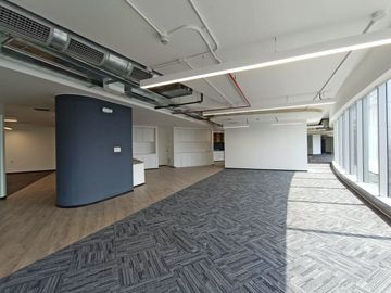 ALQUILER DE OFICINA SEMI IMPLEMENTADA 1,396m2 – SURCO