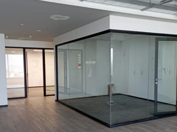 ALQUILER DE OFICINA SEMI IMPLEMENTADA 1,396m2 – SURCO