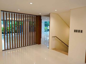 MANILA SOUTHWOODS 7 BEDROOM HOUSE