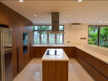 MANILA SOUTHWOODS 7 BEDROOM HOUSE
