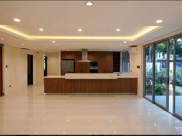 MANILA SOUTHWOODS 7 BEDROOM HOUSE