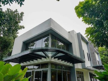 MANILA SOUTHWOODS 7 BEDROOM HOUSE