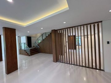 MANILA SOUTHWOODS 7 BEDROOM HOUSE
