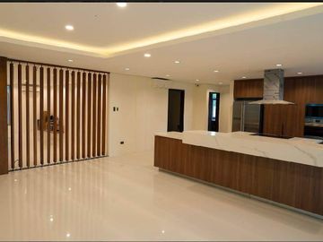 MANILA SOUTHWOODS 7 BEDROOM HOUSE