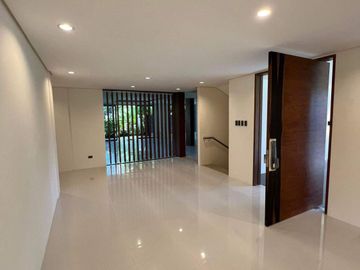MANILA SOUTHWOODS 7 BEDROOM HOUSE