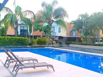 CASA CON APANTLE DENTRO DE CONDOMINIO EN RENTA EN SUMIYA JIUTEPEC