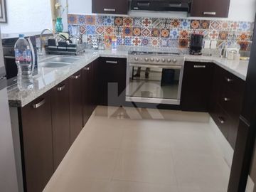 CASA CON APANTLE DENTRO DE CONDOMINIO EN RENTA EN SUMIYA JIUTEPEC