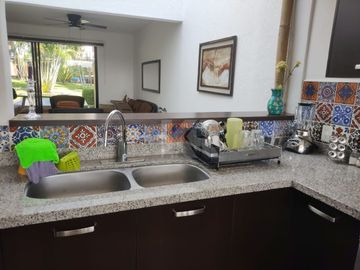 CASA CON APANTLE DENTRO DE CONDOMINIO EN RENTA EN SUMIYA JIUTEPEC