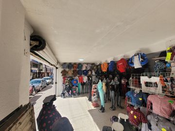 Local comercial y 5 departamentos en venta en zona centro.
