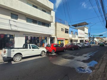 Local comercial y 5 departamentos en venta en zona centro.