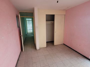 Local comercial y 5 departamentos en venta en zona centro.