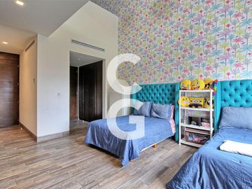 Casa en Venta en Cancun en Residencial Villa Magna Con Amplio Jardin