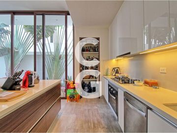Casa en Venta en Cancun en Residencial Villa Magna Con Amplio Jardin
