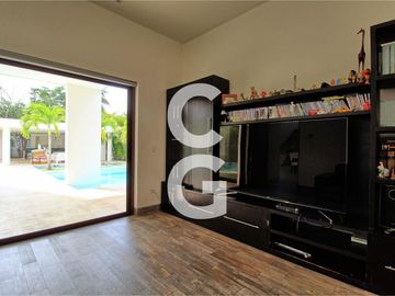 Casa en Venta en Cancun en Residencial Villa Magna Con Amplio Jardin