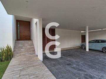 Casa en Venta en Cancun en Residencial Villa Magna Con Amplio Jardin
