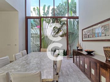 Casa en Venta en Cancun en Residencial Villa Magna Con Amplio Jardin